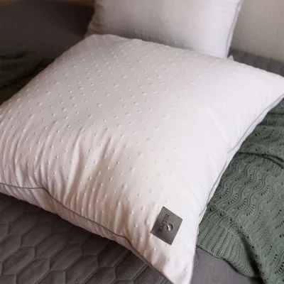 Подушка "PRETTY" 68*68,микрофибра, п/э волокно фотография