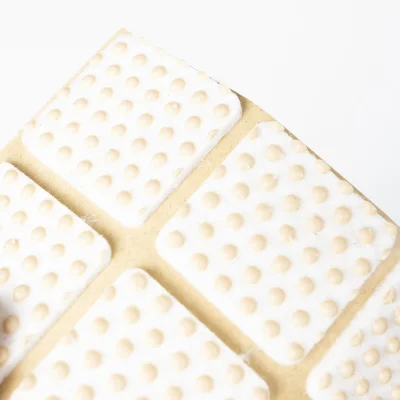 Подкладка самоприлипающая фетровая прорезиненная 30 х 30мм (1упак.=15шт), белая, Folmag_3