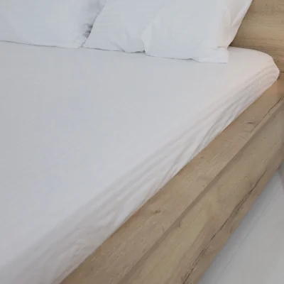 Простыня 200*220см Белый,  премиум сатин-страйп фотография