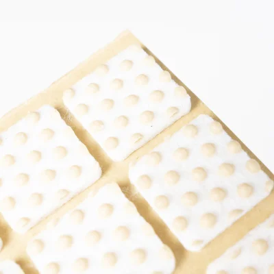 Подкладка самоприлипающая фетровая прорезиненная 20 х 20мм (1упак.=28шт), белая, Folmag_3