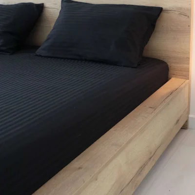 Простыня 200*220см Чёрный, премиум  сатин-страйп фотография