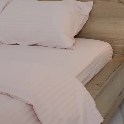 Простыня 150*215см Топлёное молоко,  премиум сатин-страйп фотография