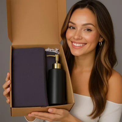 Подарочный бокс №3 (Полотенце вафельное (2 шт.) + Дозатор + Подарочная упаковка) фотография